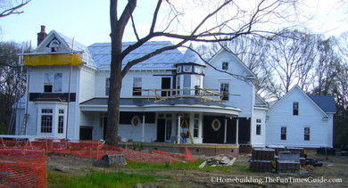 Victorian_Queen_Anne_home_construction.JPG