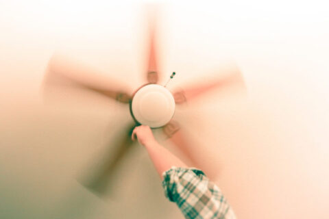 buying-ceiling-fans-hand