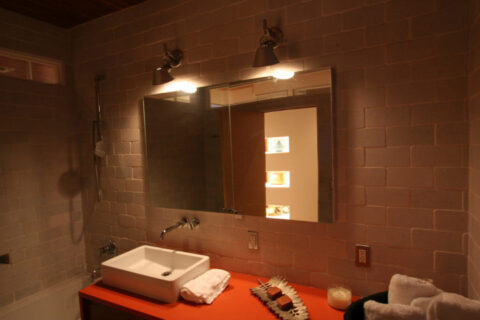 guest-bathroom-decorating-ideas-lighting