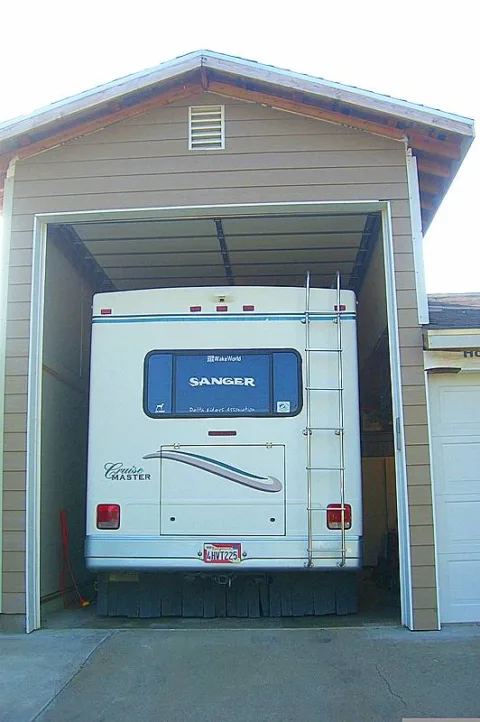 Notice how tight the fit is with this motorhome fitting in an RV garage? The RV garage is 10.5 feet wide and the RV (with mirrors in) is 10 feet.