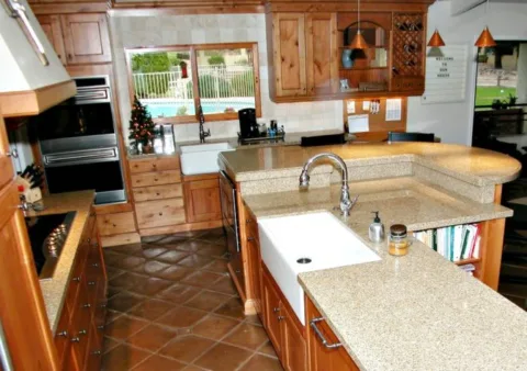this kitchen has 2 farmhouse sinks