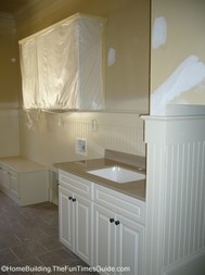 laundry_room_with_cabinets.JPG
