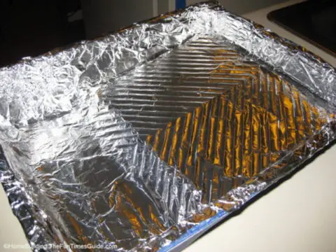 paint roller tray lined with aluminum foil