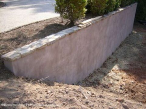 stucco-coated-retaining-wall